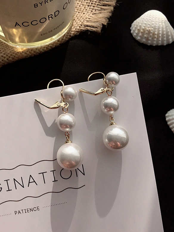 Evahair White Pearl Earring